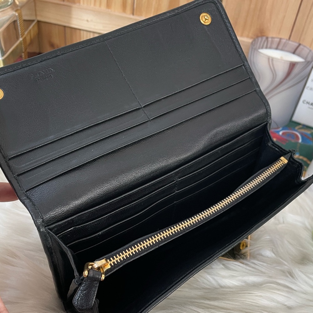 Prada Nappa Gaufre leather continental wallet with gold hardware - Picture 11 of 15